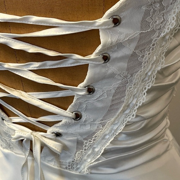 Outcast DELTA Mini Dress White Lace Tie Back NWT Size Small - Picture 9 of 16